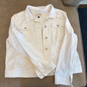 Universal Thread Women’s White Jean Jacket. Size XXL. Barely Worn